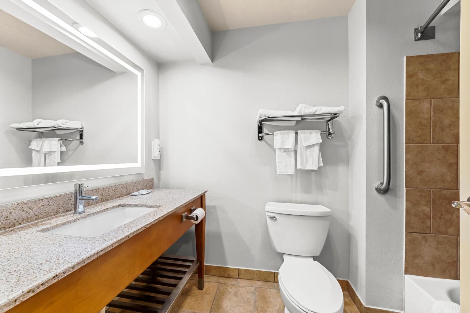 Quality Inn & Suites Airport North - Stone Oak San Antonio Exteriér fotografie