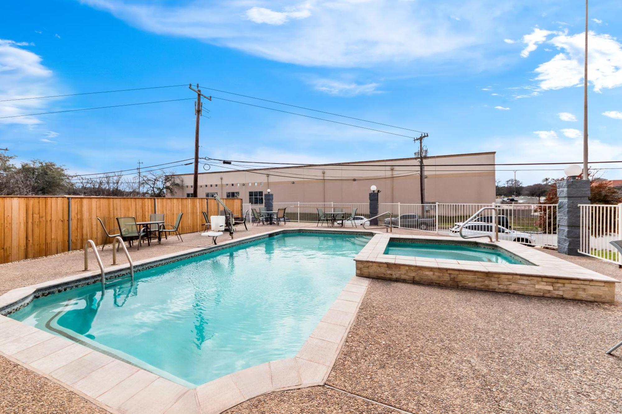 Quality Inn & Suites Airport North - Stone Oak San Antonio Exteriér fotografie